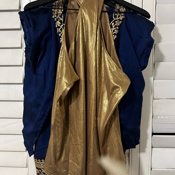 Elegant Blue Embroidered Indian Saree - Picture 5 of 6